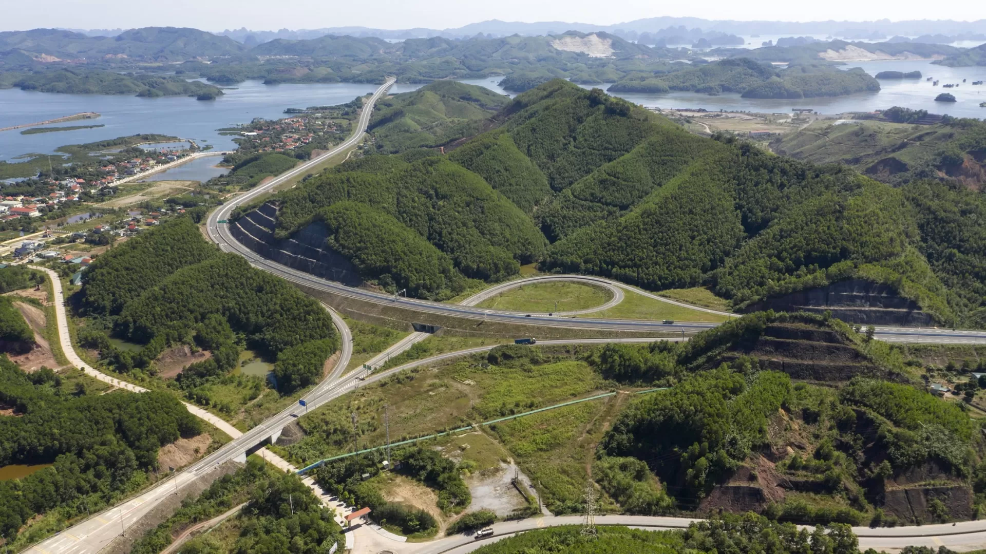 Đi trước mở đường - Dũng cảm kiên cường - Thông minh sáng tạo